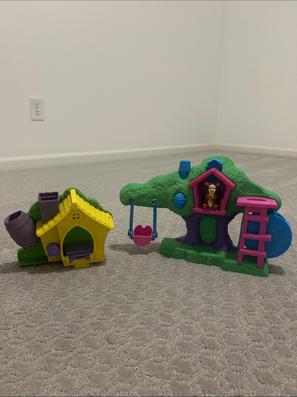 Rare Fisher Price Vintage Winnie The Pooh Splash 'N Bubble Treehouse and tigger